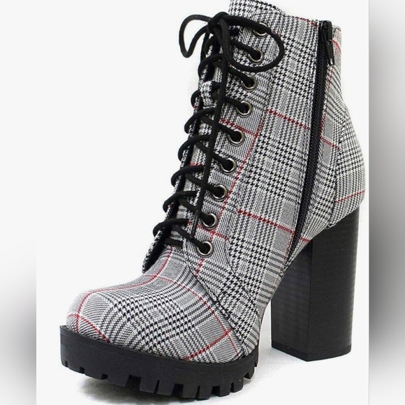 SODA Malia Vegan Round Toe Stacked Heel Ankle Booties - Picture 1 of 3